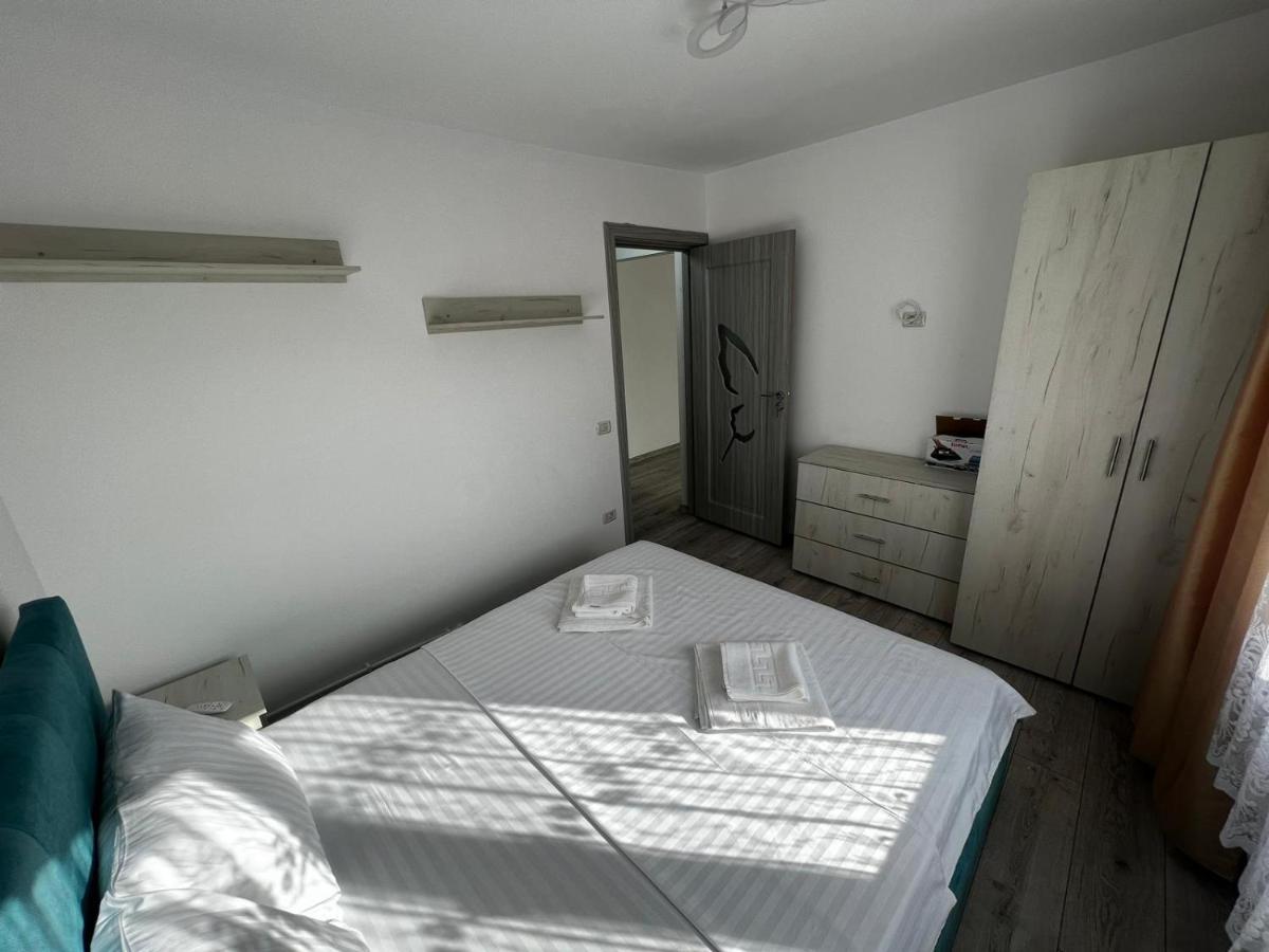 Cozy Urban Accommodation In Beautiful Szucsáva Kültér fotó